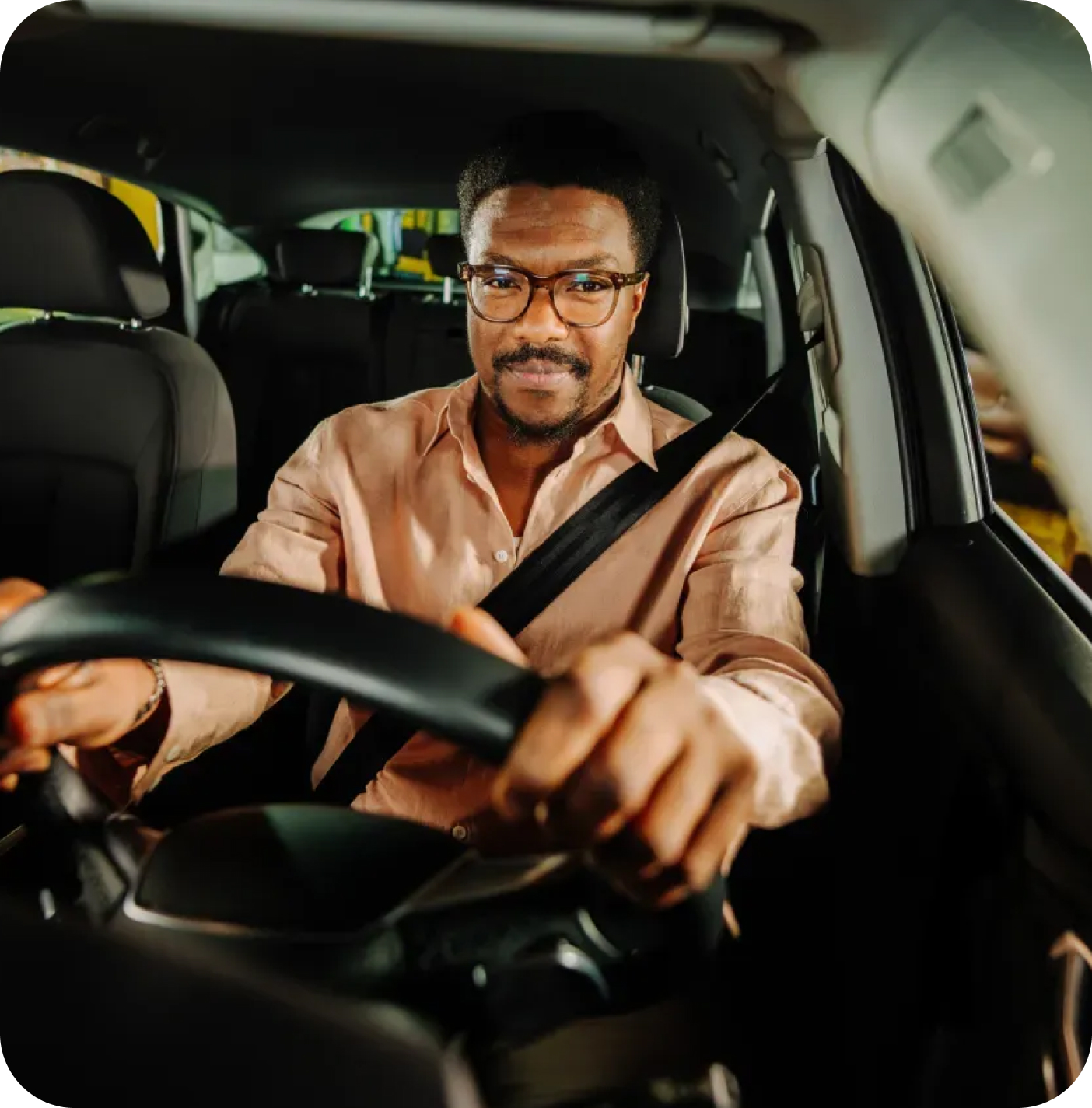 Professional driver in car - Yollda partner